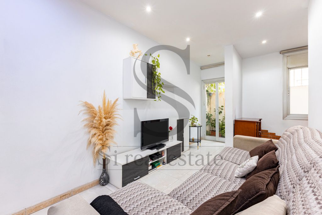 Exterior view of Flat for sale in  Barcelona Capital  with Terrace and Oven