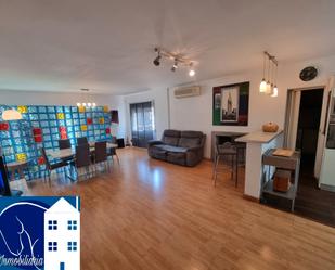 Sala d'estar de Casa o xalet en venda en Montroy amb Aire condicionat, Jardí privat i Parquet