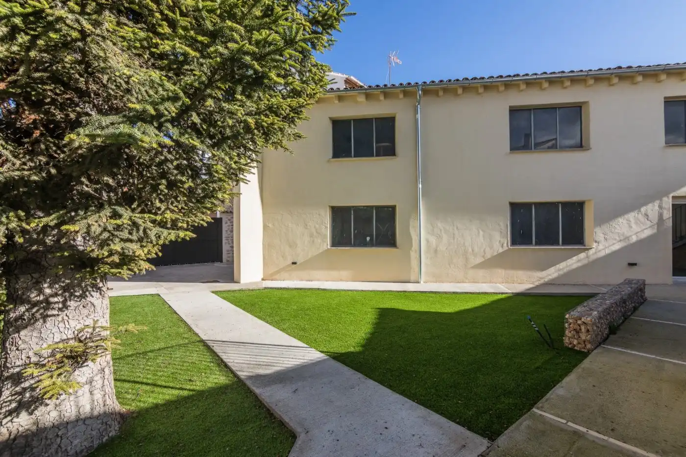 Vista exterior de Casa o xalet en venda en Cocentaina amb Calefacció, Jardí privat i Terrassa