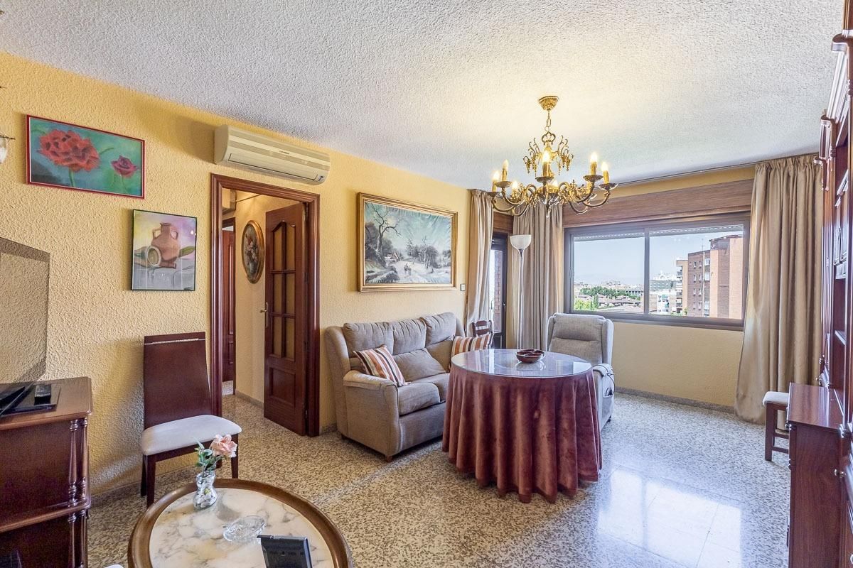Living room of Flat for sale in  Granada Capital  with Air Conditioner and Terrace