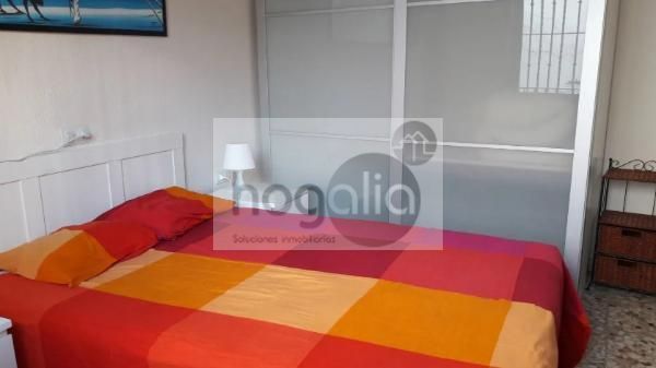 Bedroom of Flat to rent in  Sevilla Capital  with Air Conditioner, Terrace and Furnished