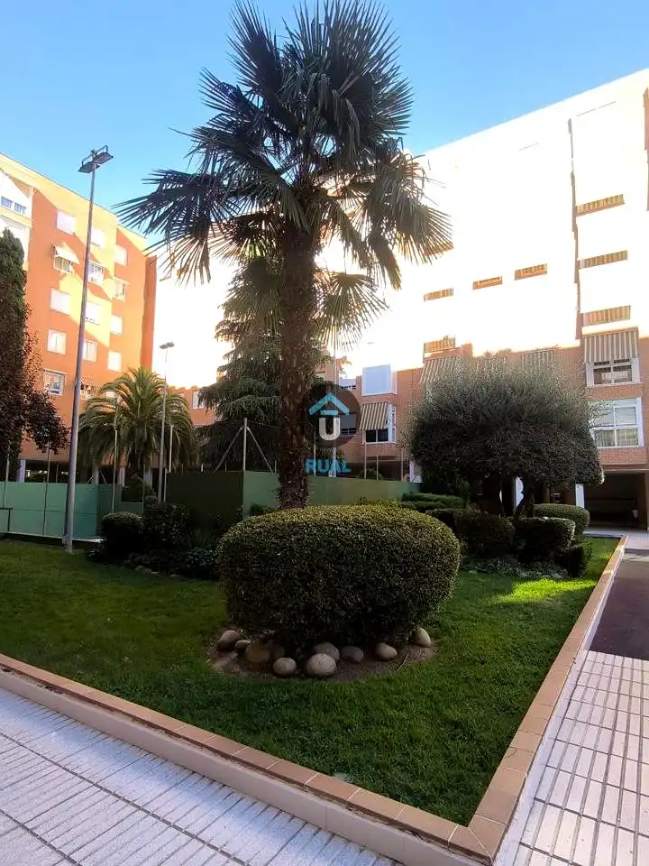 Pis de lloguer a Calle de Ladera de los Almendros, Valdebernardo - Valderribas