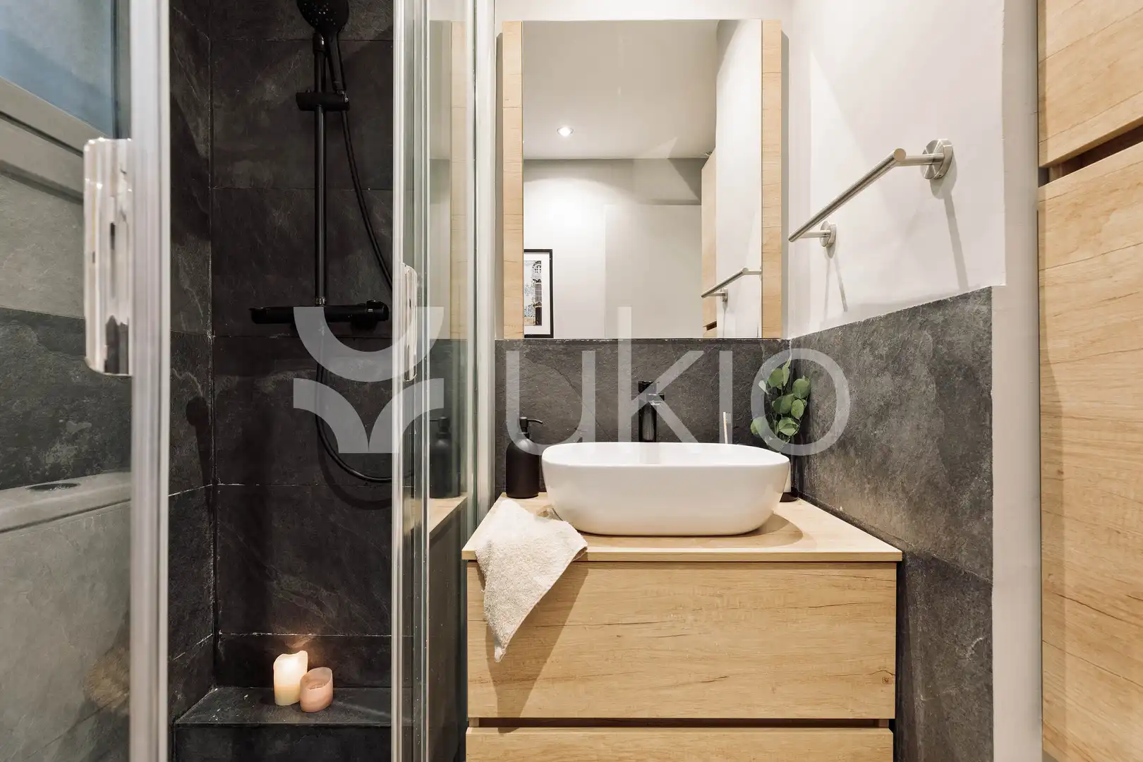 Bathroom of Apartments for rent in Barcelona  with Air Conditioner, Heating and Terrace
