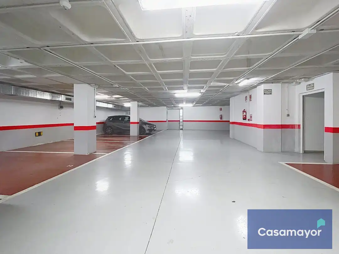 Parking de Piso en venta en Alicante / Alacant con Aire acondicionado, Calefacción y Trastero