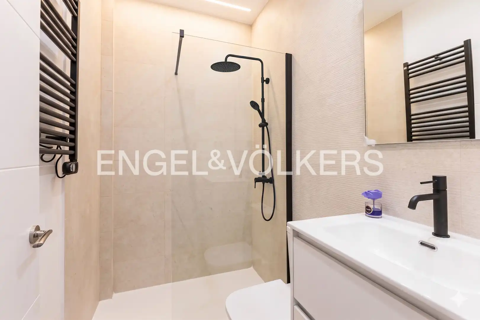Bany de Apartament en venda en Madrid amb Aire condicionat i Calefacció