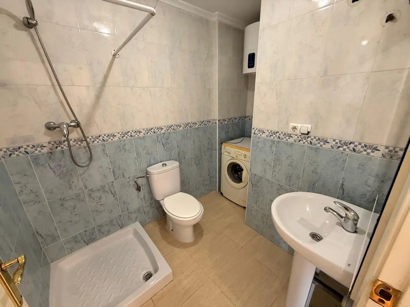 Baño de Apartamento en venta en Daya Nueva con Terraza, Balcón y Piscina comunitaria