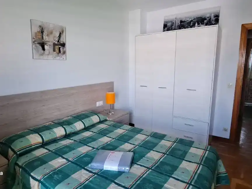 Schlafzimmer von Wohnung zur Miete in  Pamplona / Iruña mit Klimaanlage und Balkon