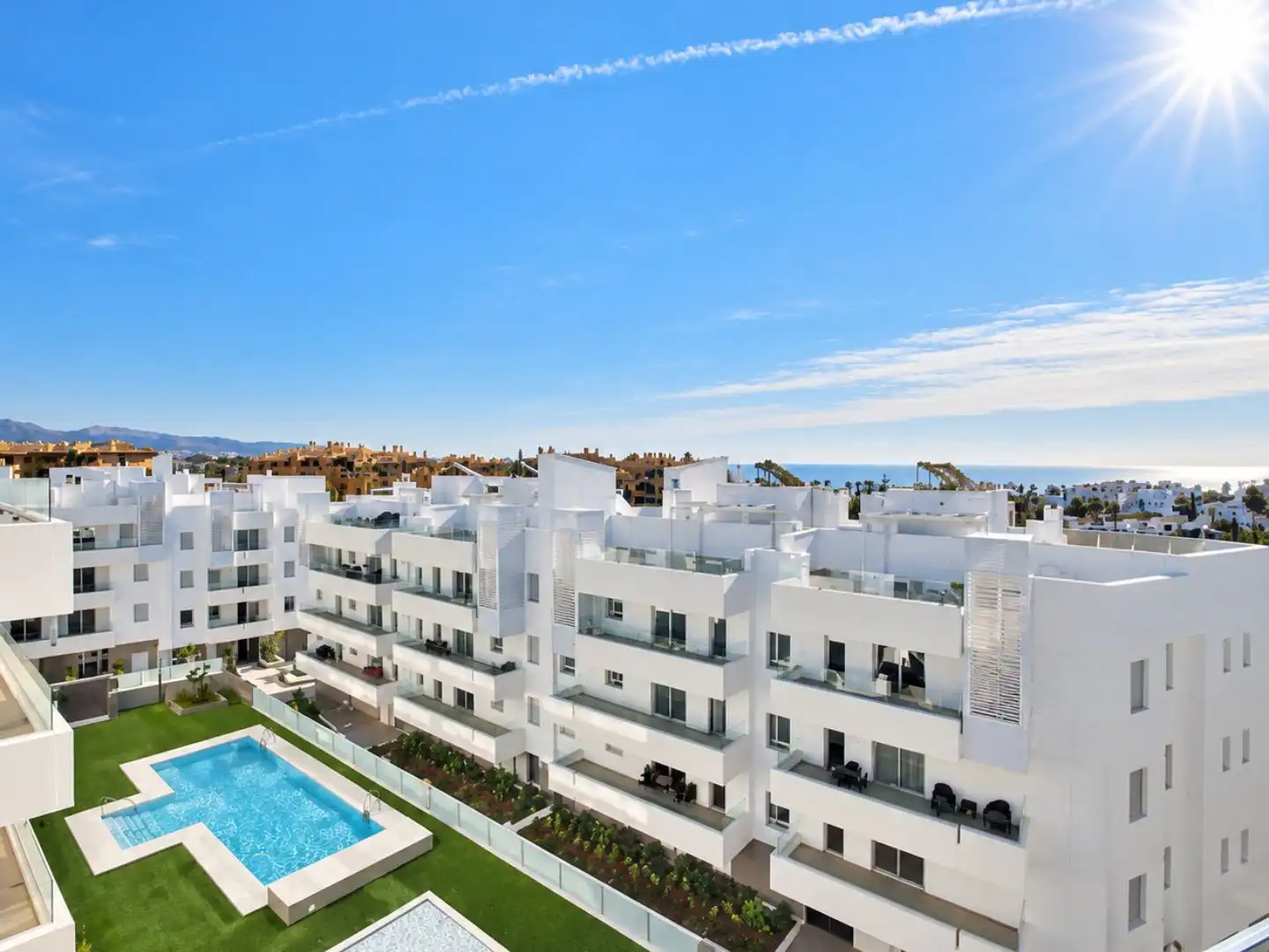 Vista exterior de Pis en venda en Marbella amb Aire condicionat i Balcó