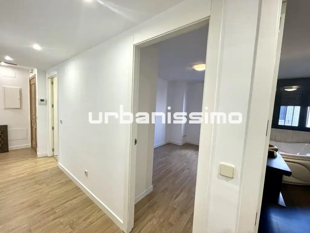 Flat for rent in Calle de Granada, Pacífico