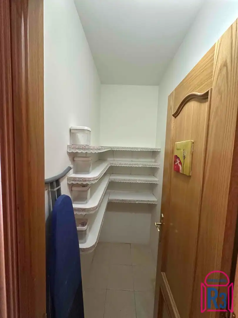 Casa adosada en venta en Villaquilambre con Calefacción, Piscina y Amueblado