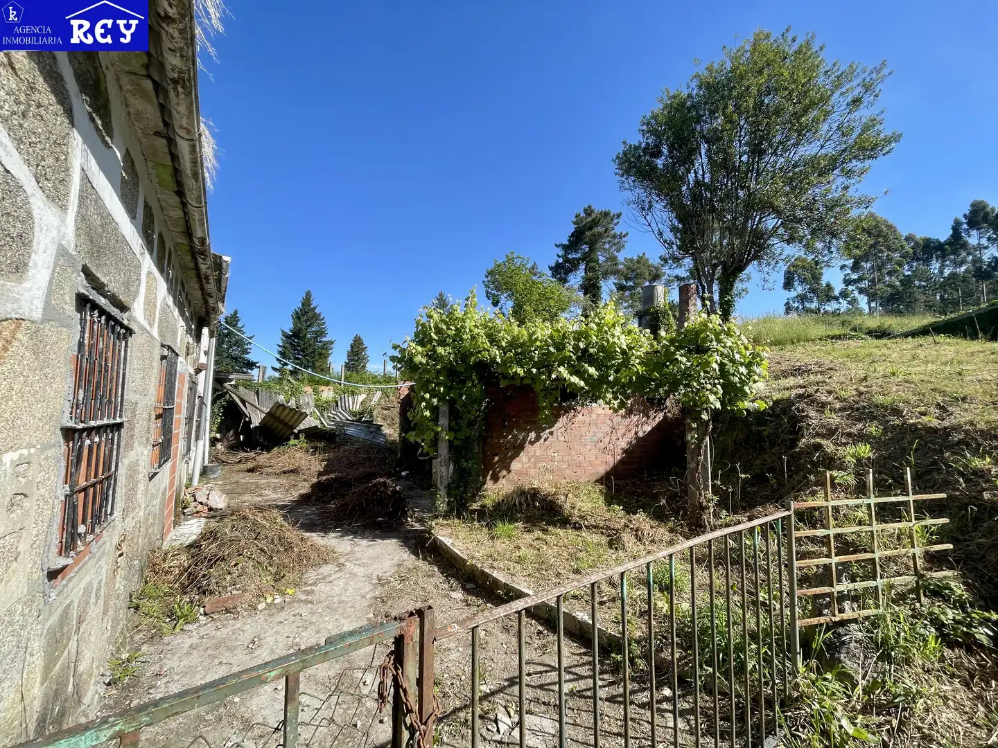 Finca rústica en venda en Santiago de Compostela  amb Jardí privat i Traster
