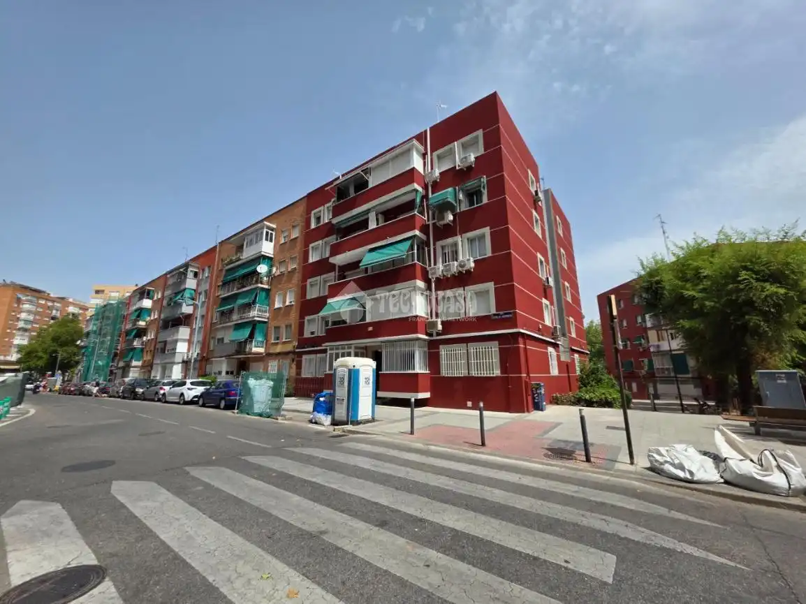 Außenansicht von Wohnung zum Verkauf in Alcorcón mit Heizung, Parkett und Terrasse