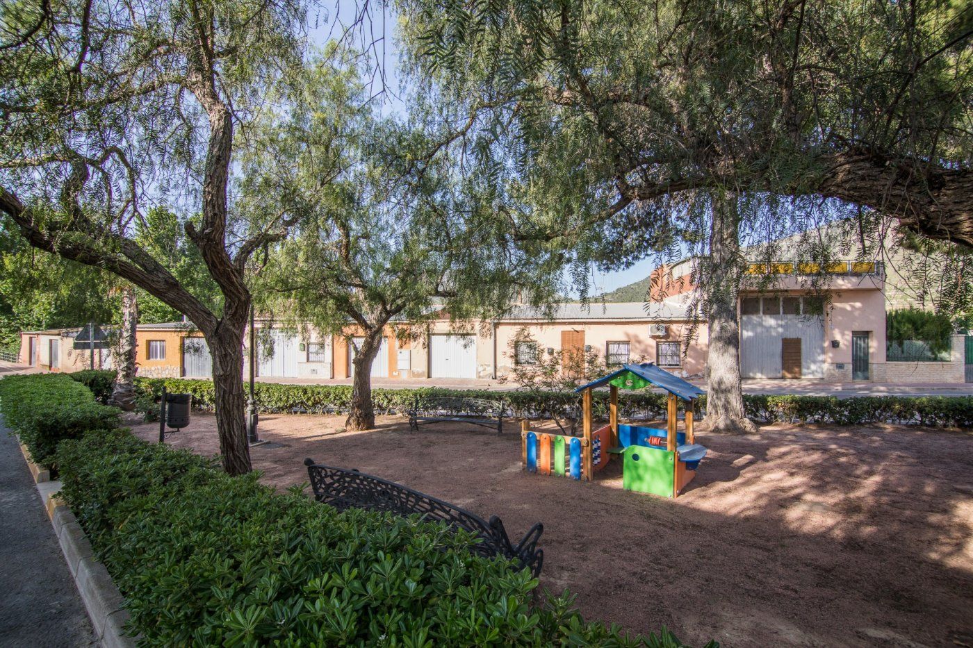 Vista exterior de Finca rústica en venda en Algueña amb Calefacció
