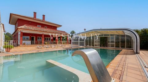 Exclusiva villa con gran parcela, piscina y amplias zonas exteriores en la zona norte de Santa Pola