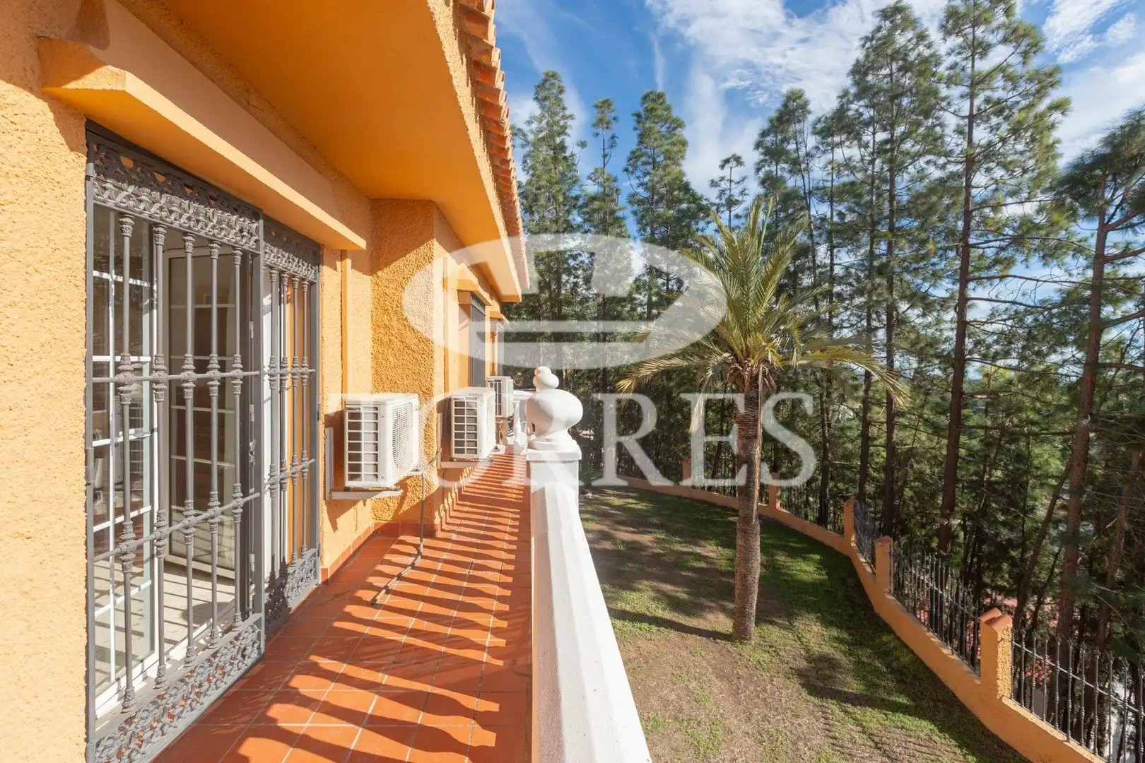 Vista exterior de Casa o xalet en venda en Málaga amb Aire condicionat, Calefacció i Jardí privat