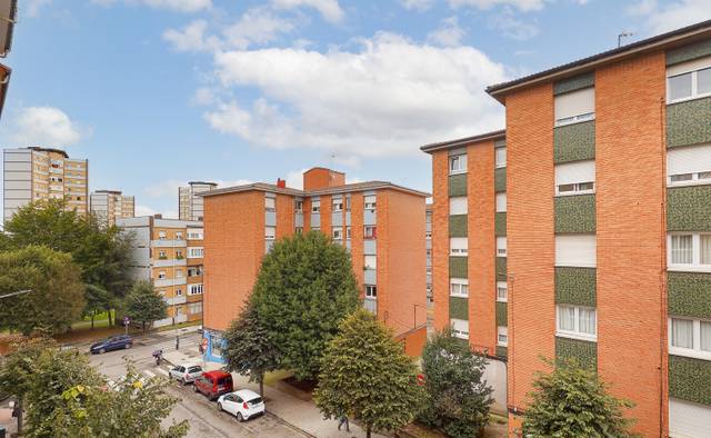 Piso en Venta en Gijón - CL BADAJOZ, 4 en Pumarín