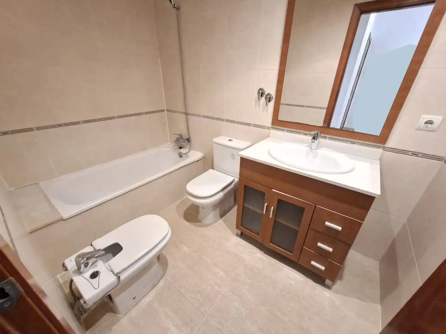 Badezimmer von Wohnungen zum Verkauf in Torroella de Montgrí mit Heizung und Terrasse