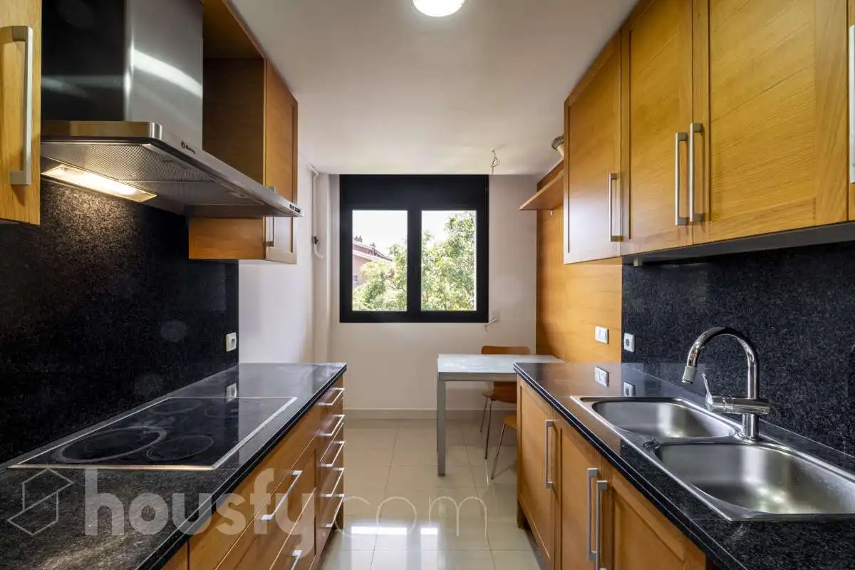 Kitchen of Flat for sale in Sant Cugat del Vallès  with Air Conditioner, Heating and Private garden