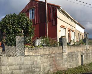 Vista exterior de Casa adosada en venda en A Pobra do Caramiñal