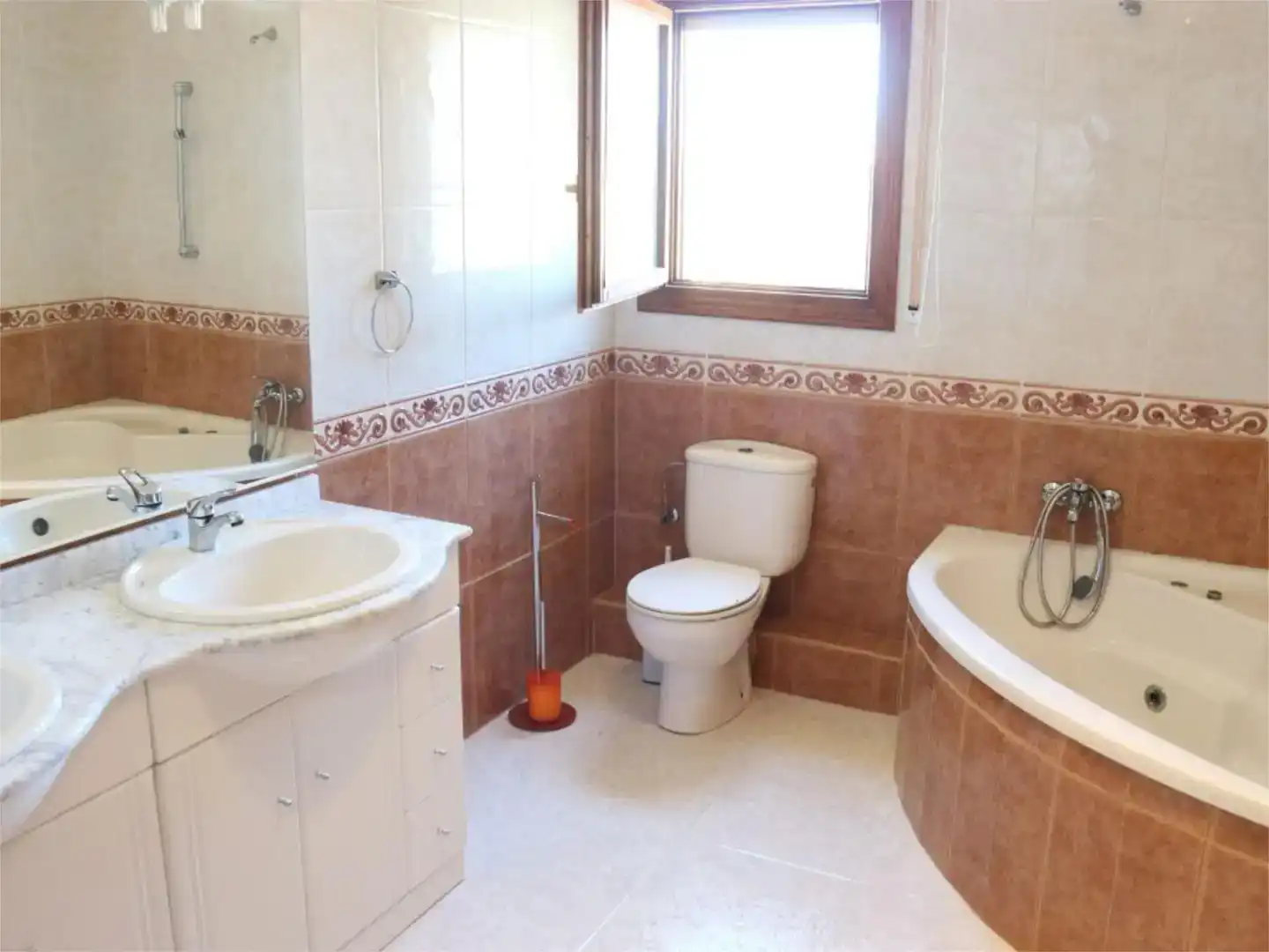 Bany de Casa o xalet en venda en Mont-roig del Camp amb Aire condicionat, Piscina i Balcó