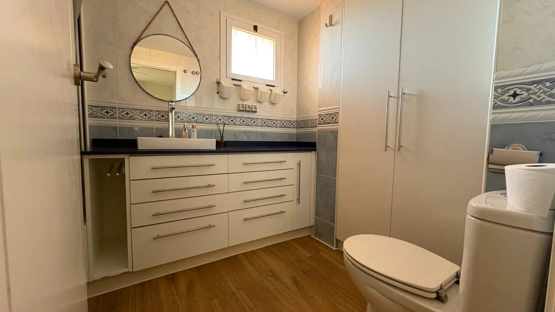 Badezimmer von Dachboden zur Miete in Paterna mit Klimaanlage, Heizung und Terrasse