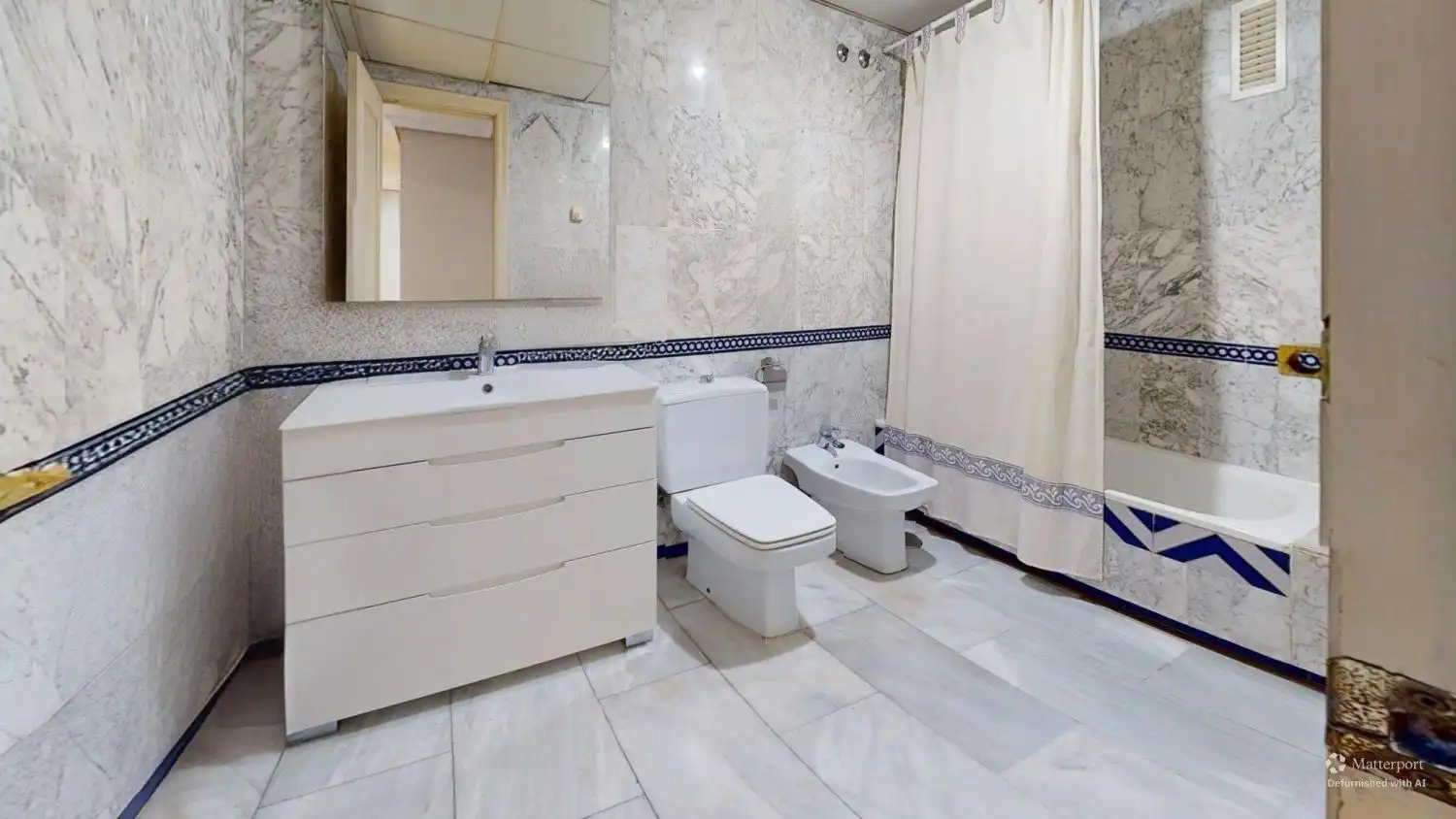 Badezimmer von Wohnung zum Verkauf in San Juan de Aznalfarache mit Klimaanlage, Heizung und Abstellraum