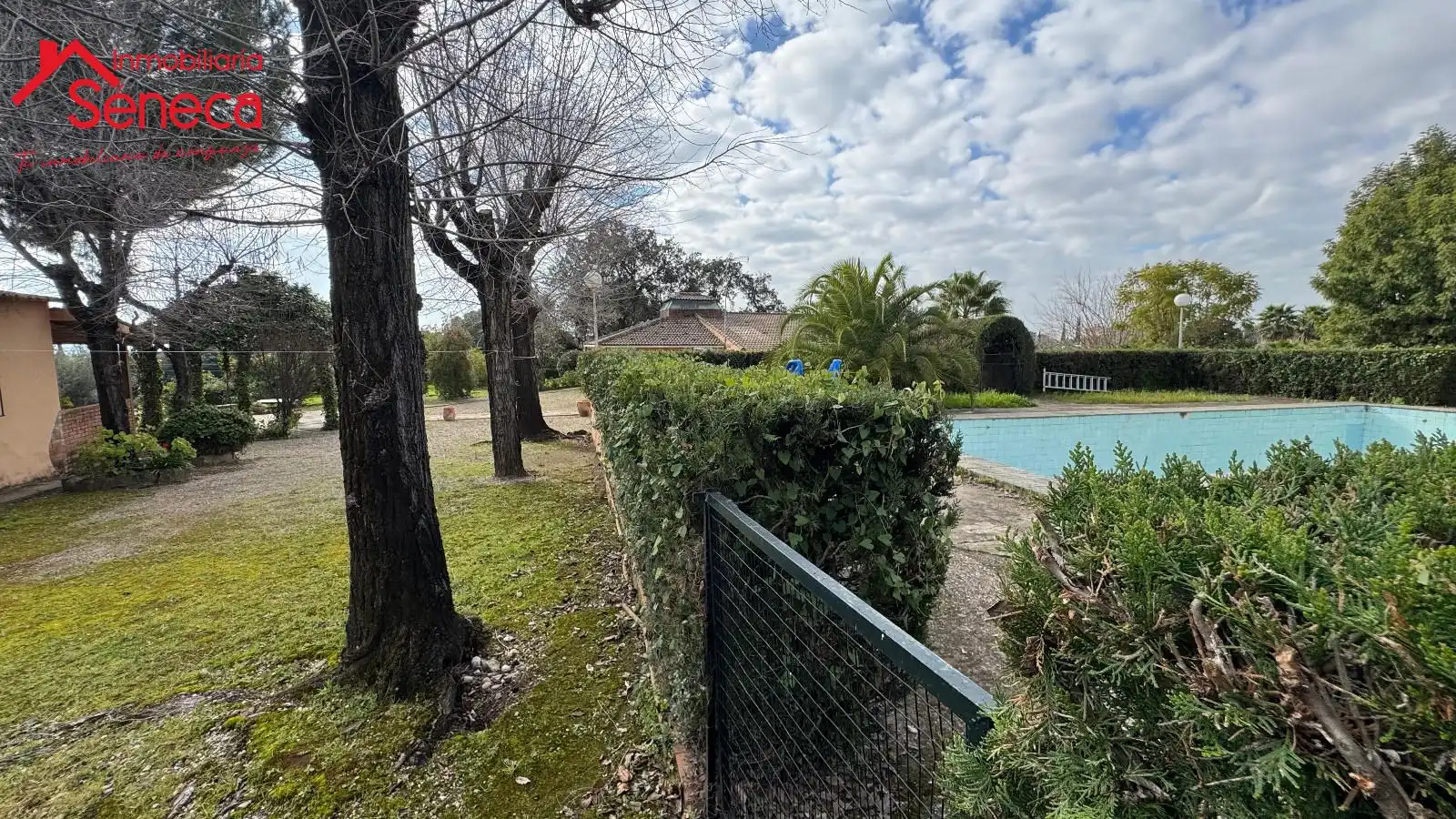 Swimming pool of Houses for sale in Córdoba  with Air Conditioner, Heating and Storage room