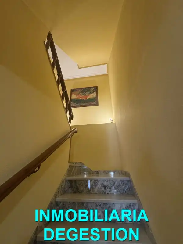 Casa adosada en venda en Linares amb Aire condicionat, Calefacció i Jardí privat