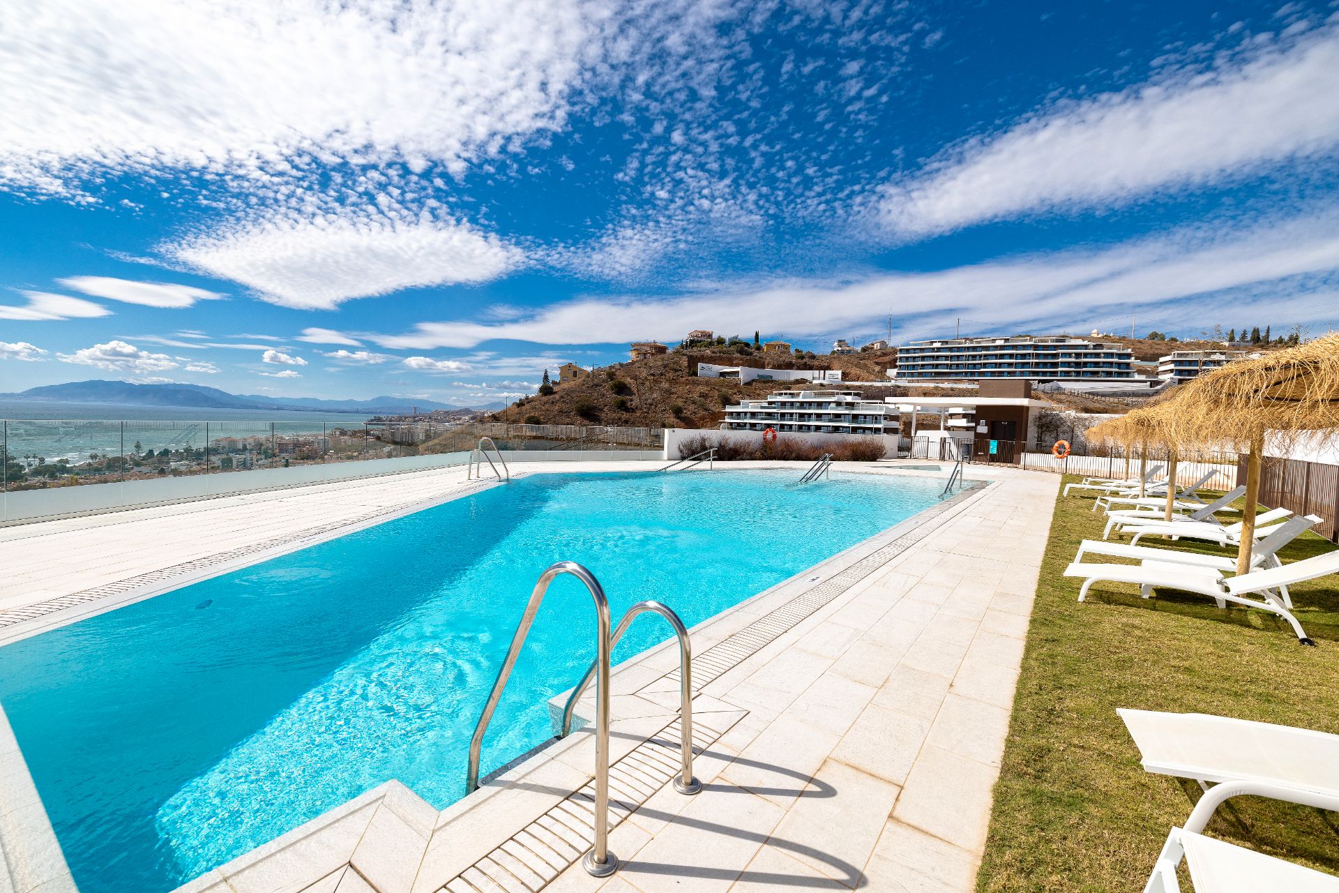 Swimming pool of Flat for sale in Rincón de la Victoria  with Air Conditioner, Heating and Terrace