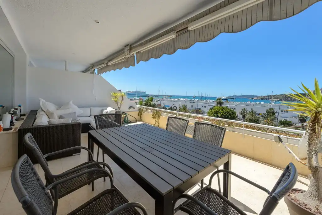 Apartamento con piscina en venta en Marina Botafoc - Platja de Talamanca