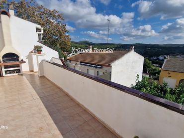 Adosado con jardín en venta en Margallo