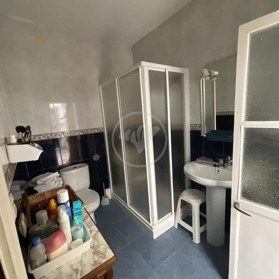 Bany de Casa o xalet en venda en Linares amb Aire condicionat i Terrassa
