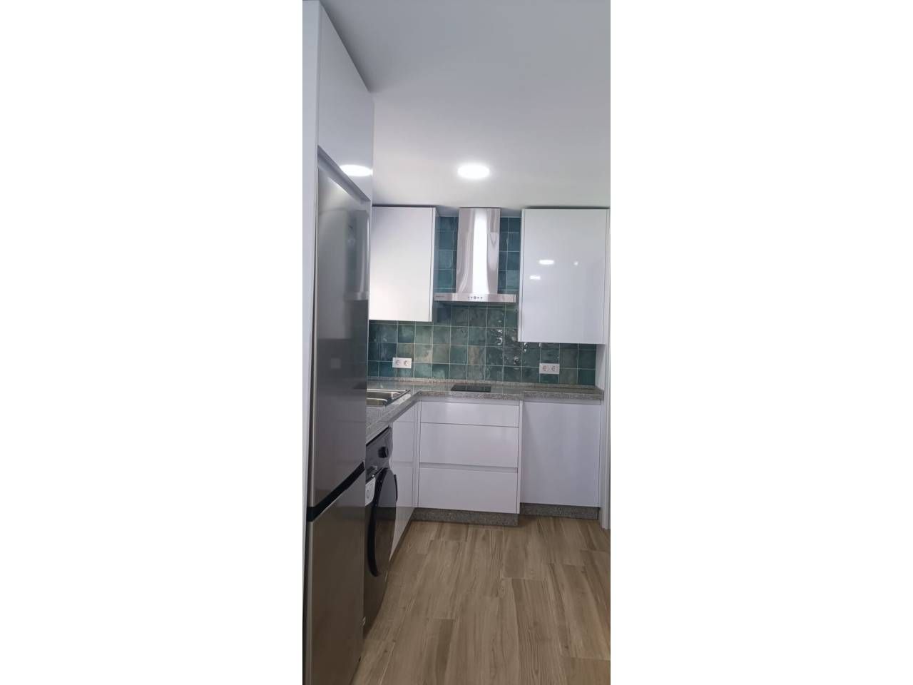 Cuina de Apartament de lloguer en  Sevilla Capital amb Aire condicionat, Calefacció i Moblat