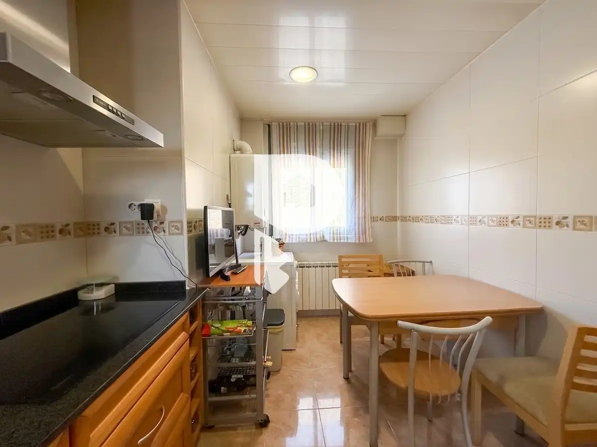 Cocina de Piso en venta en Sant Vicenç Dels Horts con Aire acondicionado, Calefacción y Parquet
