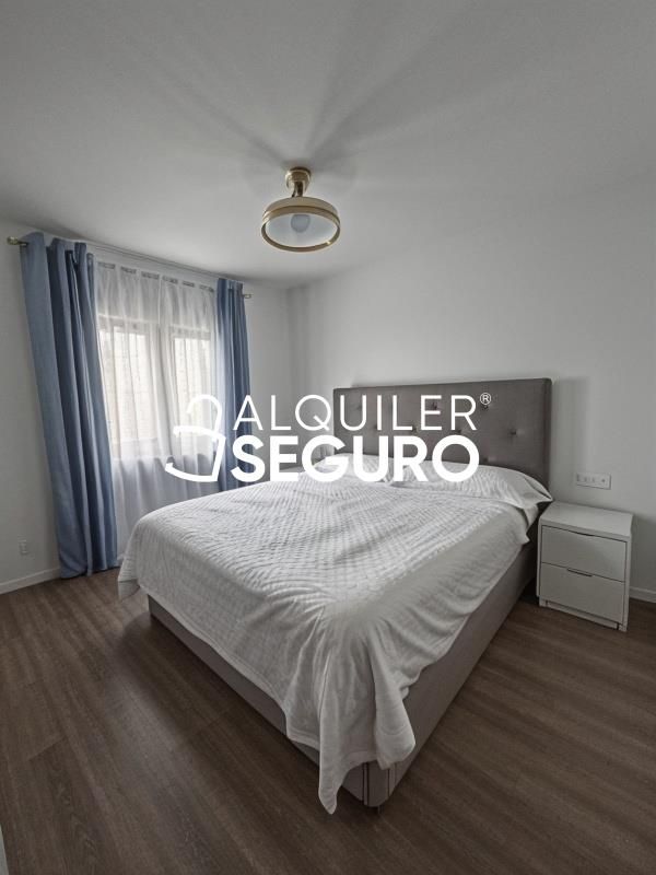 Dormitori de Pis de lloguer en Coslada amb Aire condicionat, Calefacció i Terrassa