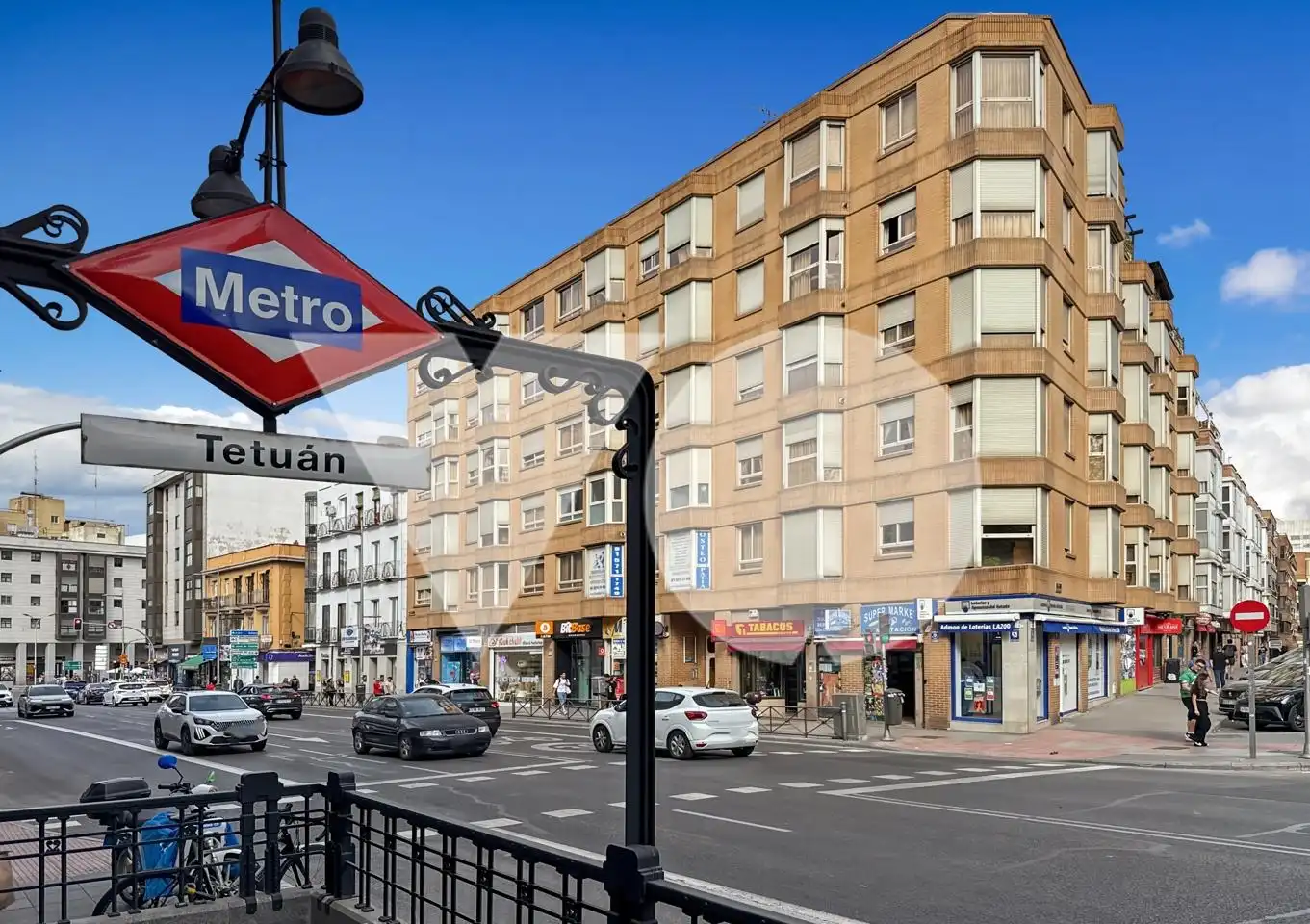 Vista exterior de Local en venta en Madrid