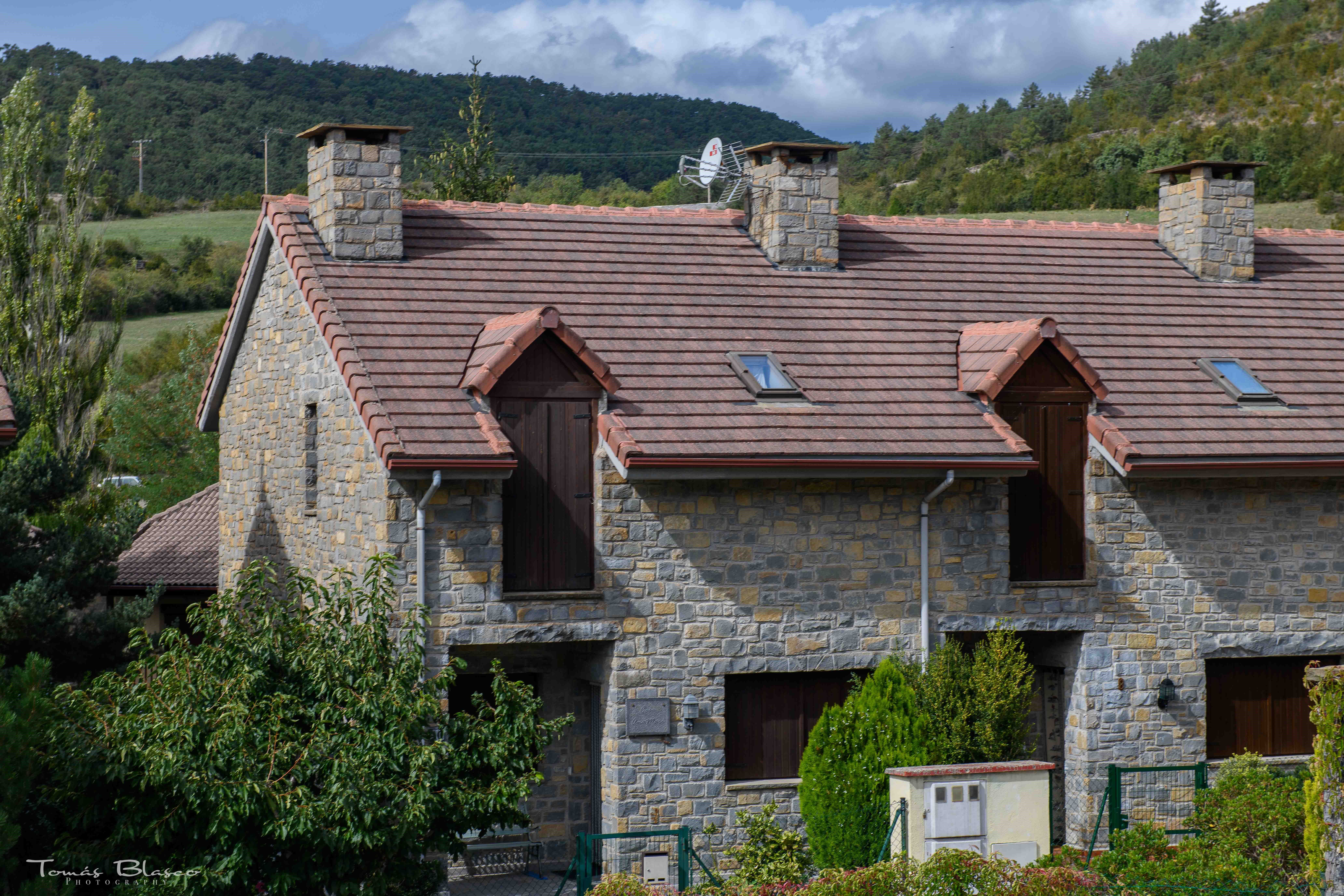 Vista exterior de Casa o xalet en venda en  Huesca Capital amb Jardí privat, Terrassa i Moblat