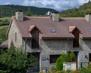 Vista exterior de Casa o xalet en venda en  Huesca Capital amb Jardí privat, Terrassa i Moblat