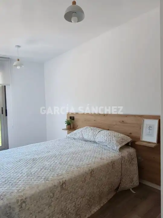 Dormitori de Apartament en venda en Boiro amb Traster, Moblat i Forn