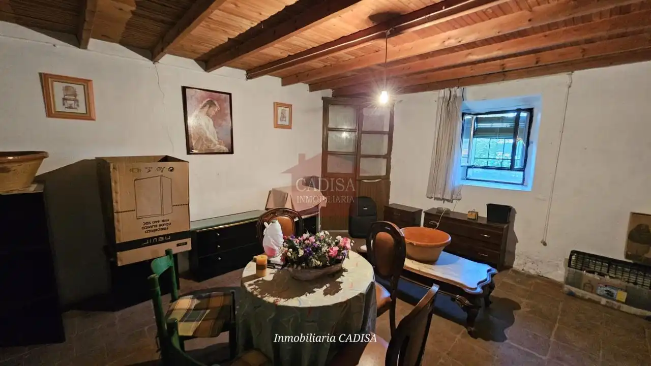 Sala d'estar de Casa o xalet en venda en Parada de Arriba amb Calefacció, Terrassa i Traster