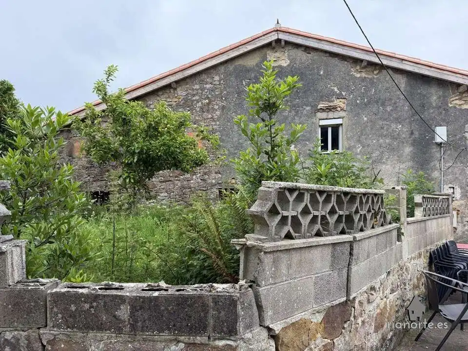Vista exterior de Casa adosada en venda en Villaviciosa amb Jardí privat