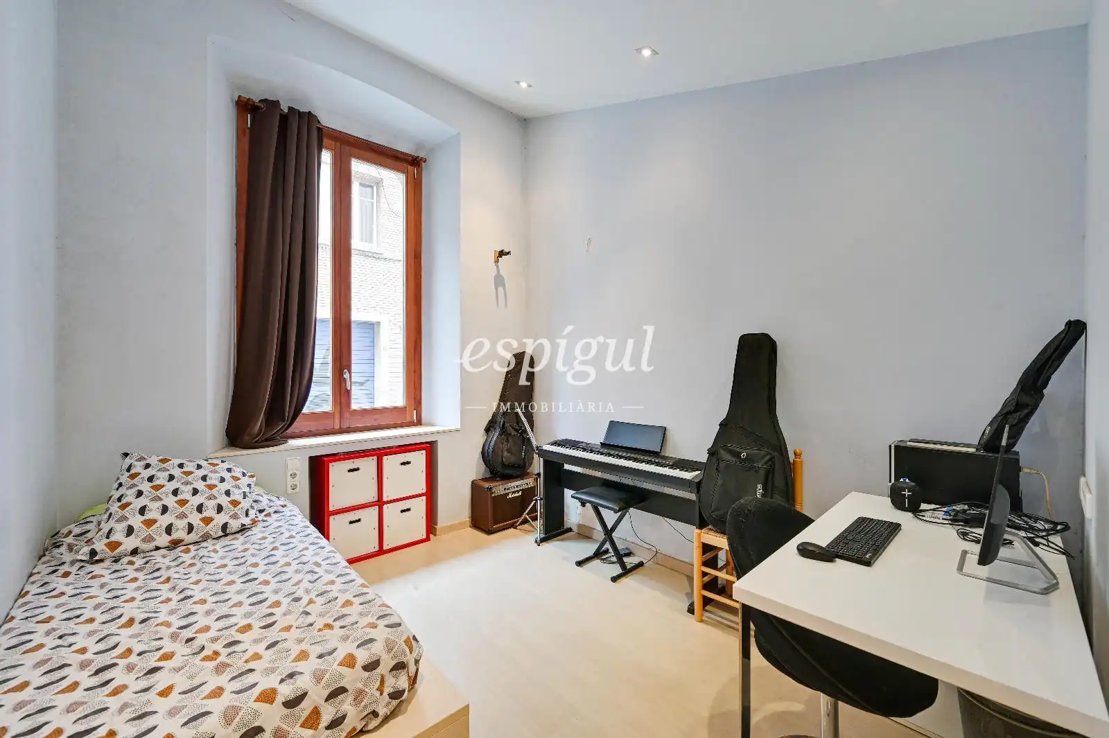 Habitación de Piso en venta en Girona con Calefacción, Terraza y Amueblado