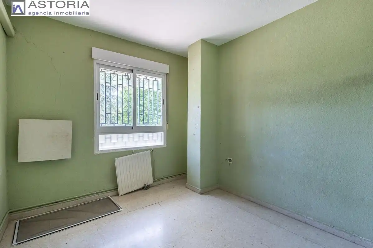 Bedroom of Flat for sale in Granada  with Heating