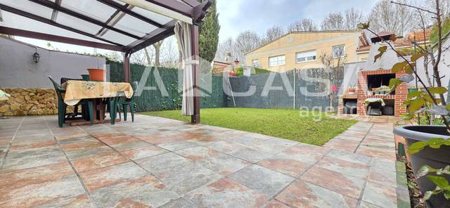 Casa adosada en Venta en Avenida de Colón en La Vega