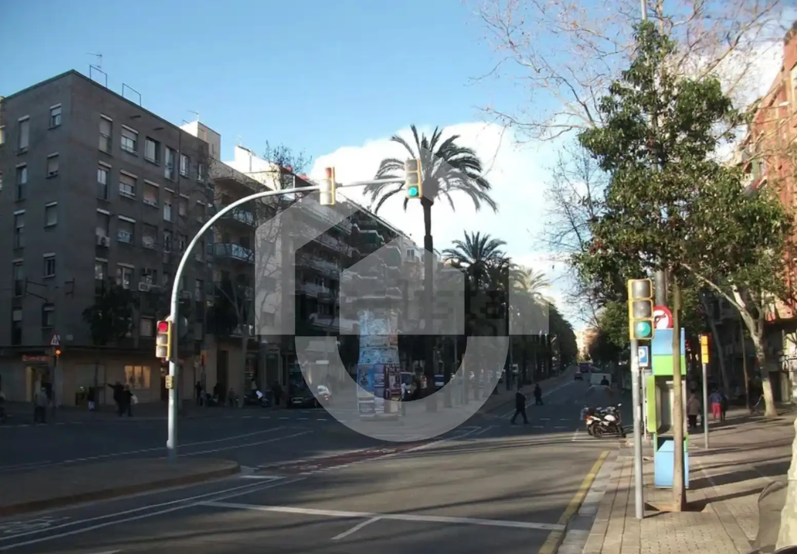 Vista exterior de Local en venda en Barcelona amb Moblat