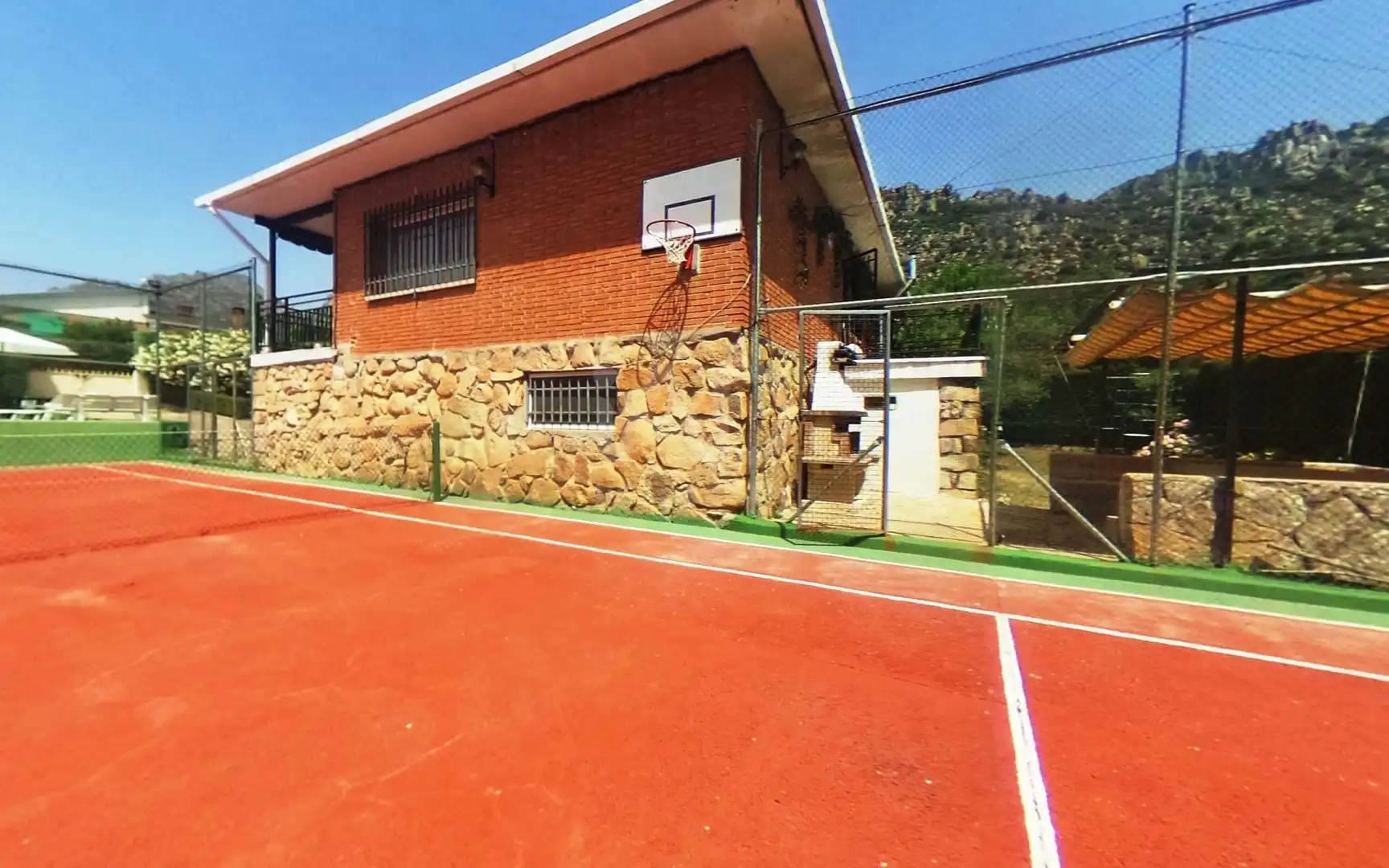 Aparcament de Casa o xalet en venda en La Cabrera amb Calefacció, Terrassa i Piscina