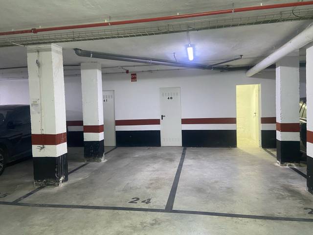 Garaje en Alquiler en Triana Casco Antiguo