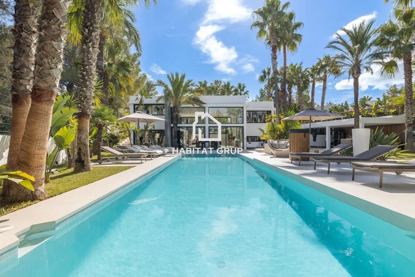 Vista exterior de Casa o xalet de lloguer en Eivissa amb Aire condicionat, Calefacció i Jardí privat