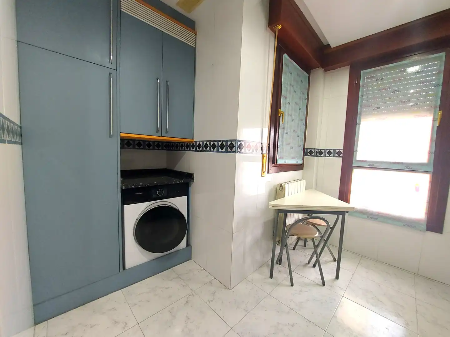 Cocina de Piso de alquiler en  Logroño con Calefacción, Balcón y Piscina comunitaria
