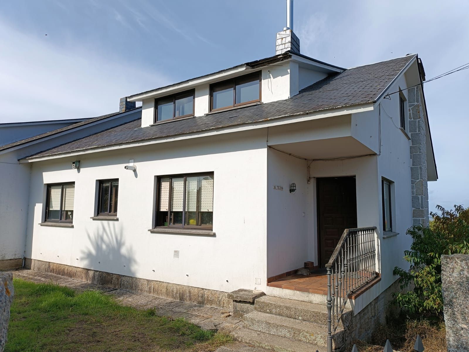 Exterior view of Single-family semi-detached for sale in O Grove    with Private garden, Terrace and Storage room